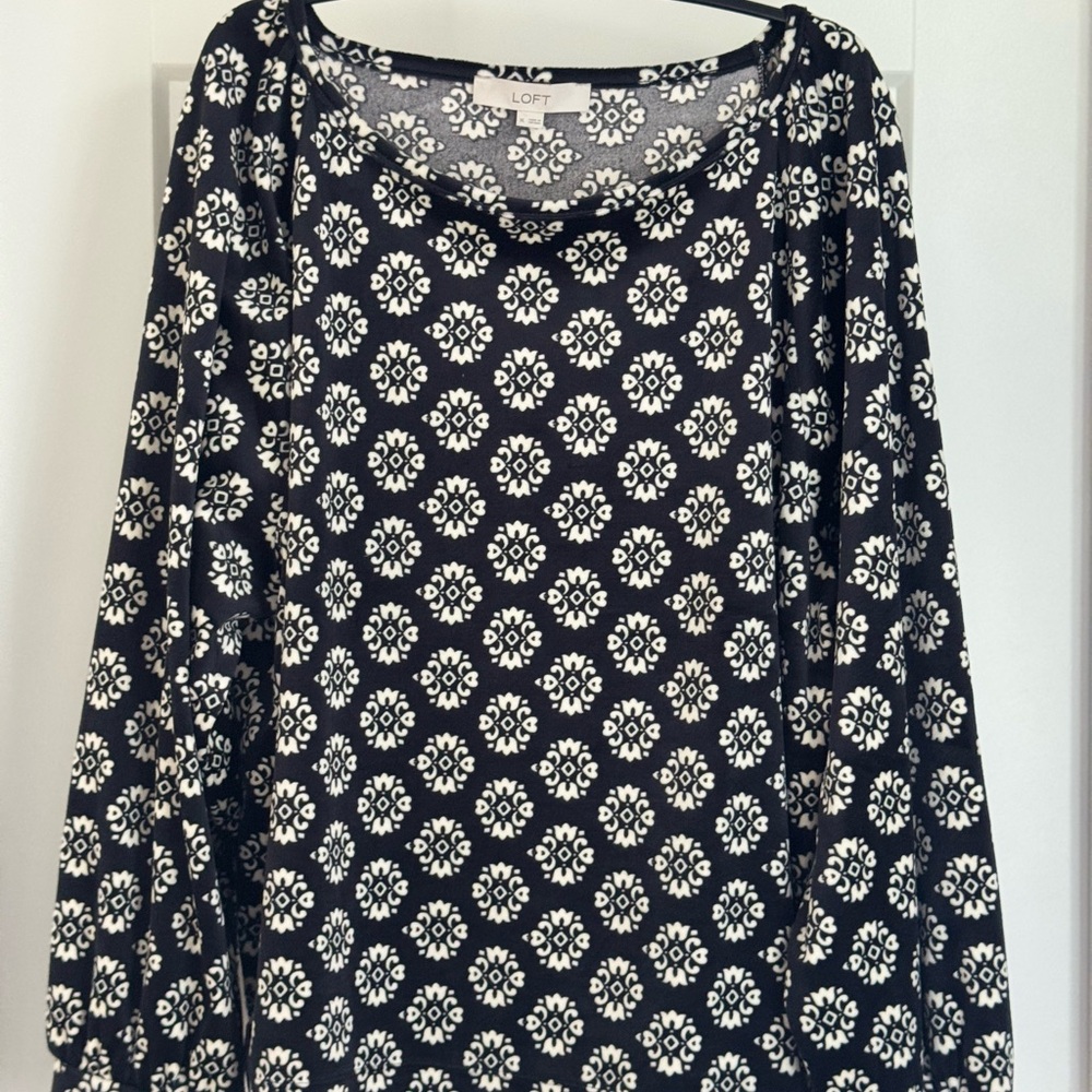 LOFT Geometric Black and White Long Sleeve Top ~ NWOT